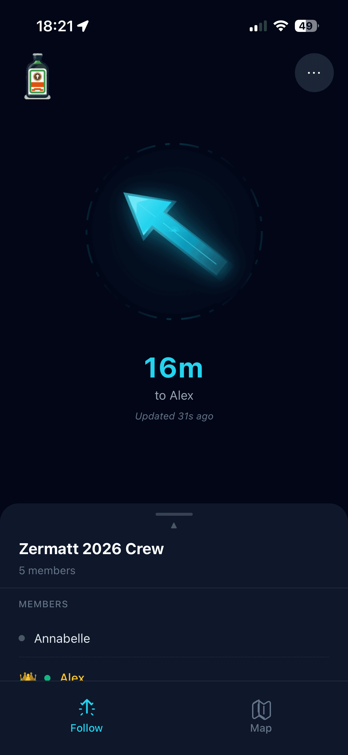 King of Ski app showing compass arrow pointing to group leader
